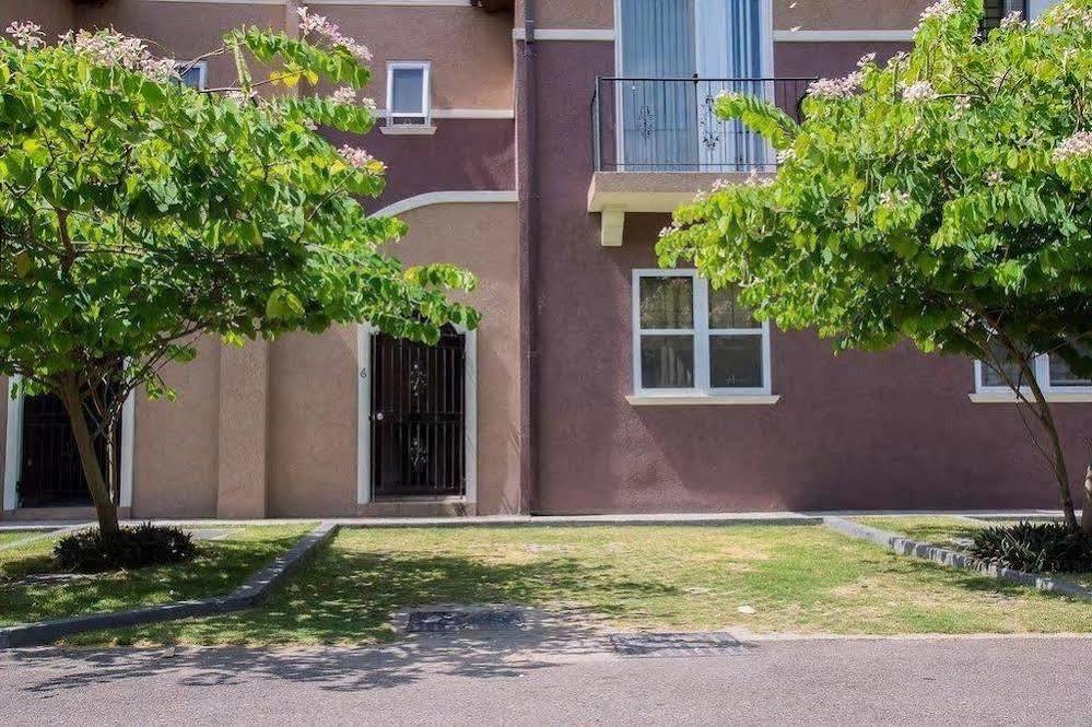 New Kingston Guest Apt At Sonoma Estate Luaran gambar